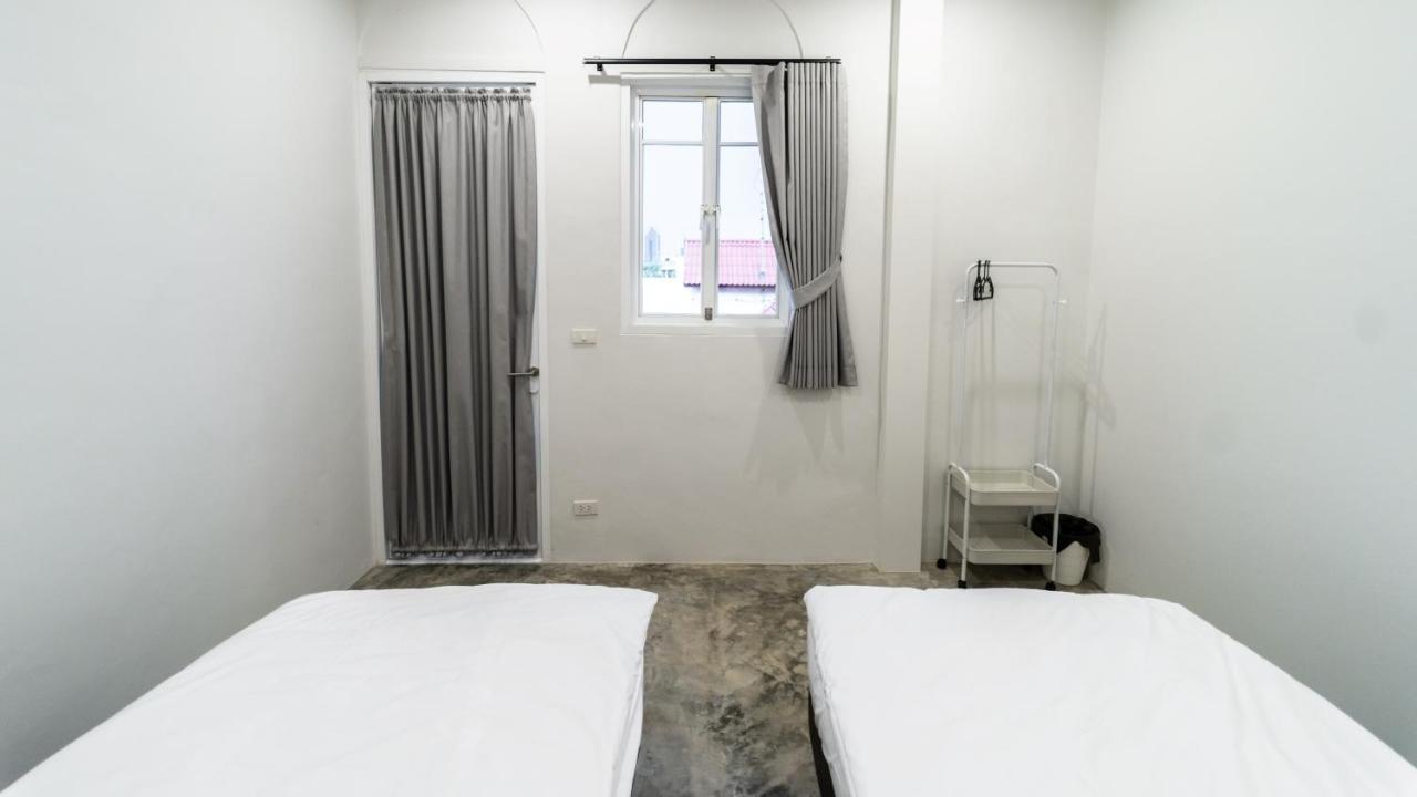 Pier 808 Hostel Bangkok Exterior photo