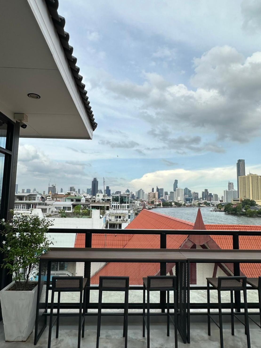 Pier 808 Hostel Bangkok Exterior photo